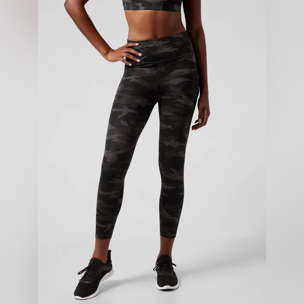 Athleta Grey Black Ultimate Stash Pocket Camo 7/8 Tight Leggings Plus Size 3X
